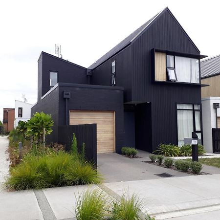 Villa Blissful Breeze Townhouse With Parking And Patio à Auckland Extérieur photo