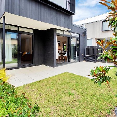 Villa Blissful Breeze Townhouse With Parking And Patio à Auckland Extérieur photo