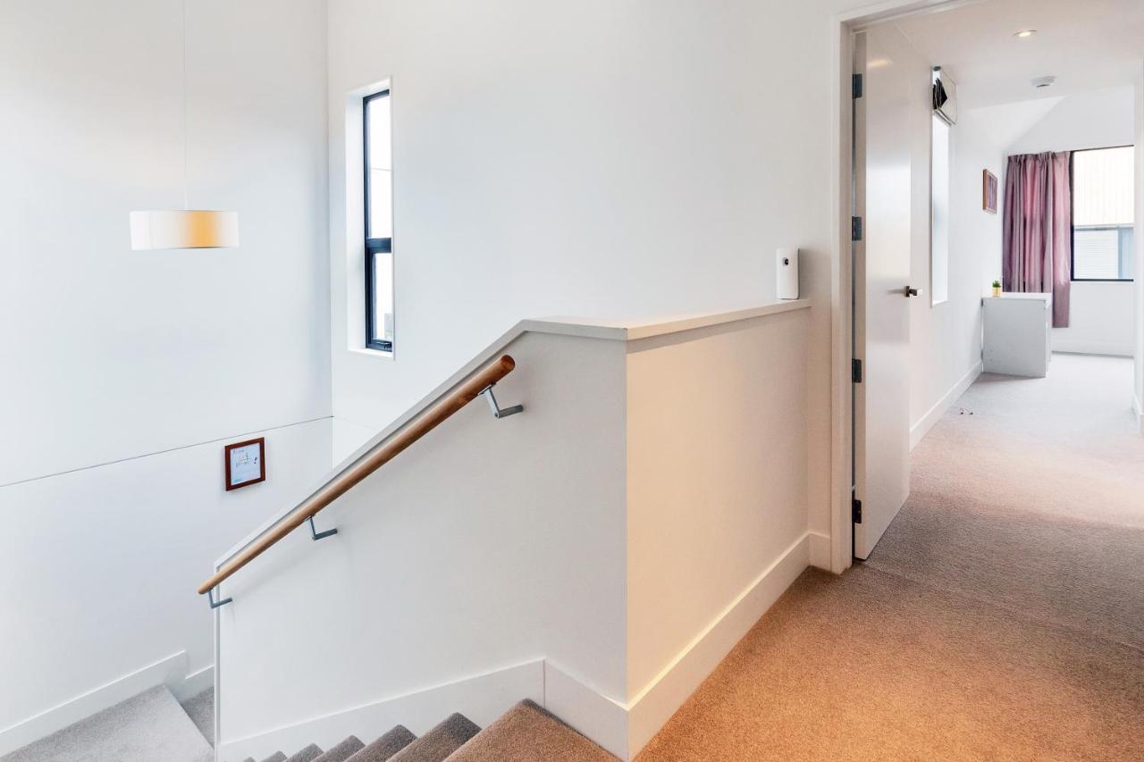 Villa Blissful Breeze Townhouse With Parking And Patio à Auckland Extérieur photo