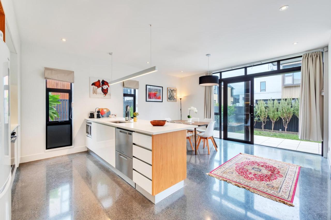 Villa Blissful Breeze Townhouse With Parking And Patio à Auckland Extérieur photo