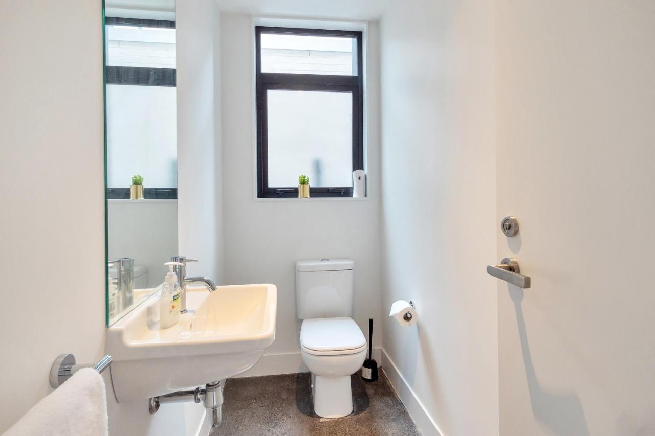 Villa Blissful Breeze Townhouse With Parking And Patio à Auckland Extérieur photo